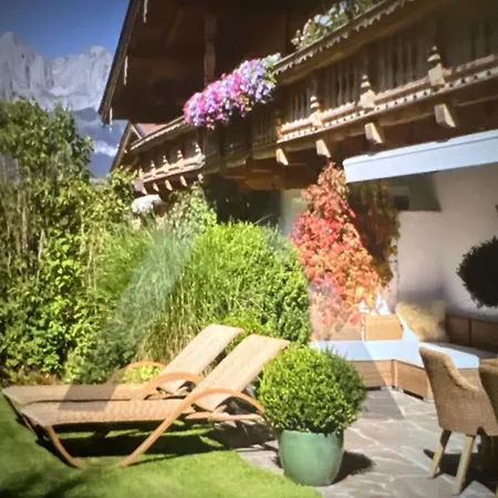 Exclusive Chalet Rooftop Access Hot Tub *
