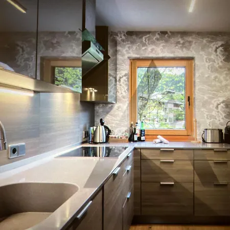 Exclusive Chalet Rooftop Access Hot Tub Holiday home
